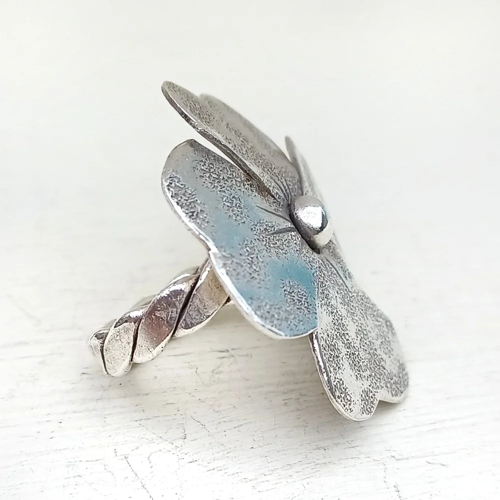 Large Flower Silver Ring - Picture 7 of 12